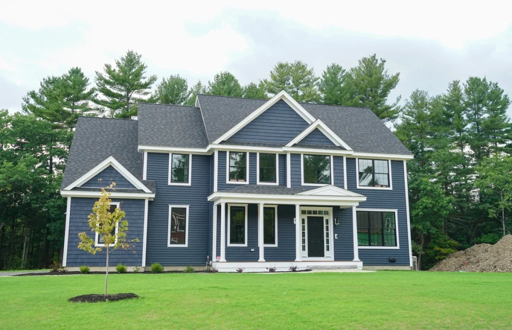 residential home with front yard