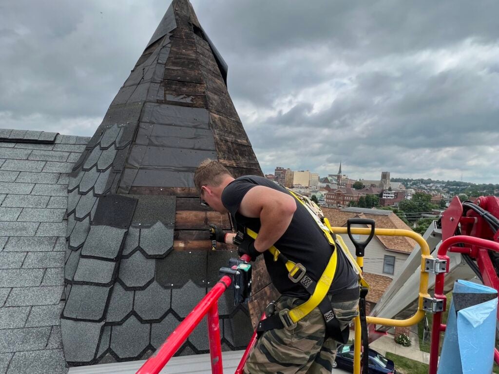 roofing companies in Cranberry Township worker replacing shingles 